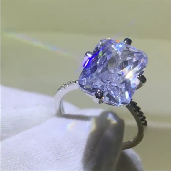 NEW 8 CARAT RADIANT 18K WHITE GOLD ENGAGEMENT RING - Picture 4 of 5